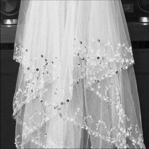Wedding veil off white color never worn $15